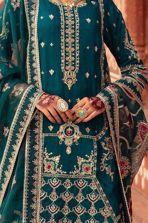Model in full Zamurd 3PC set: zinc organza shirt, raw‑silk sharara & embellished dupatta styled for festive elegance.